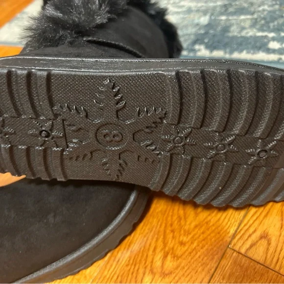 Women's Black Fur-Lined Boots Cozy with Cute Buttons - Picture 7 of 7